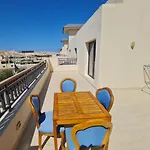 Aldau Heights Modern Studio With Terrace, Mountain & City View