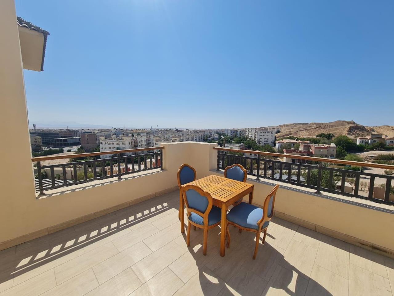 Aldau Heights Modern With Terrace, Mountain & View