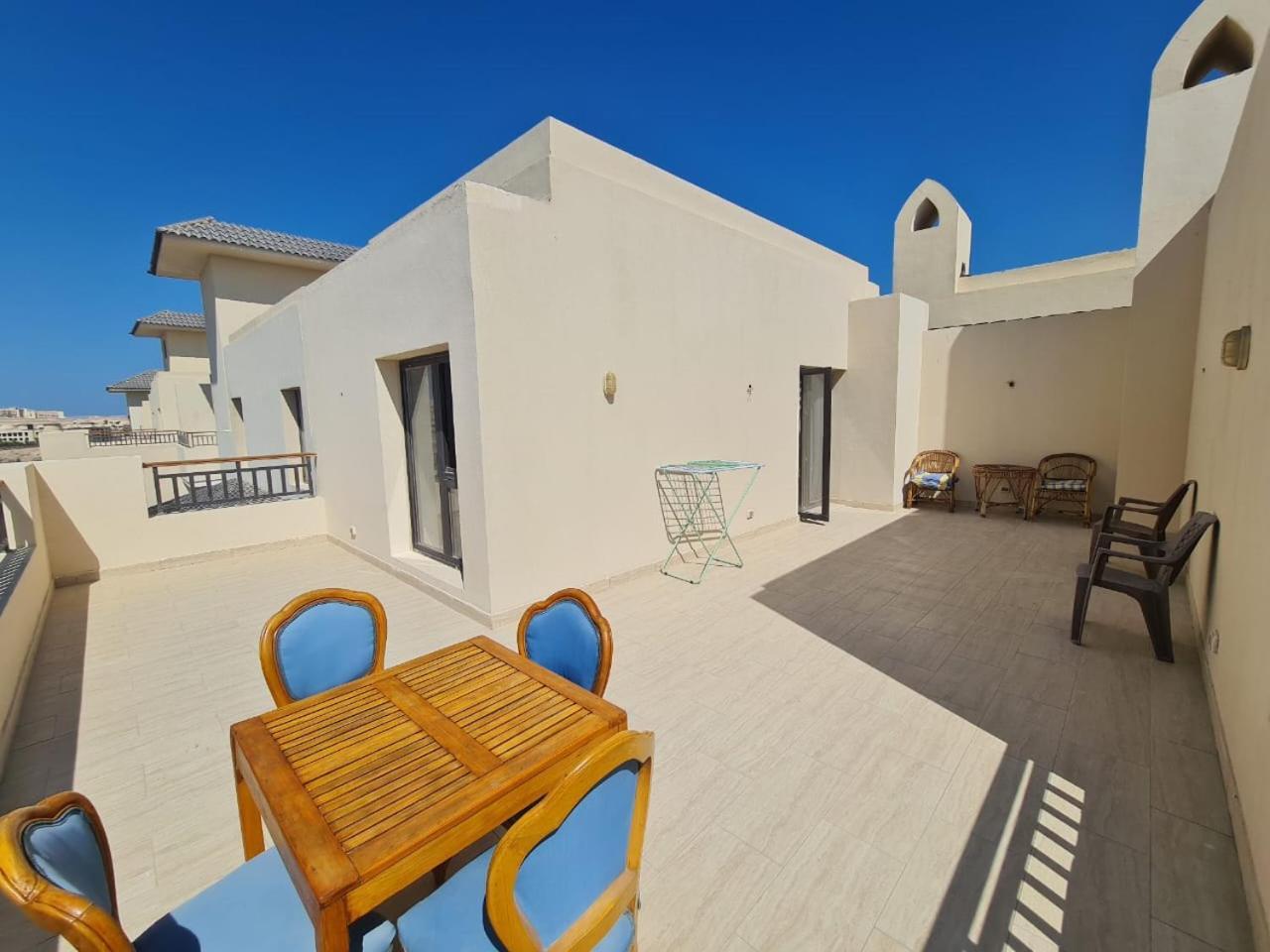 Aldau Heights Modern With Terrace, Mountain & View Apartment